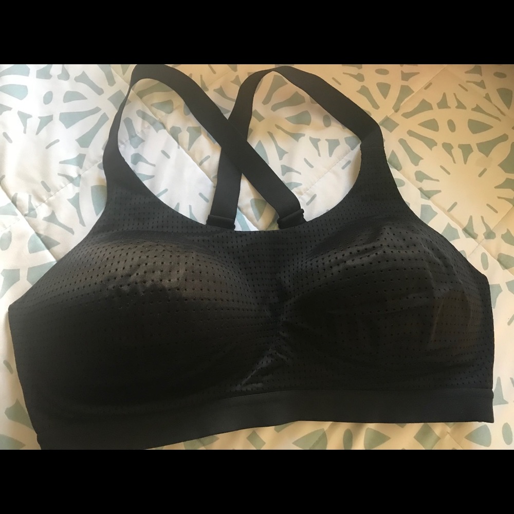 Victoria’s Secret sports bra almost new!